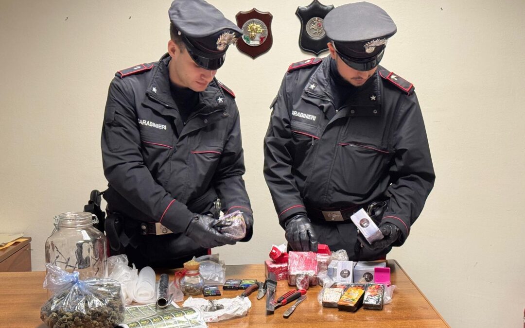 Pranzo di Natale: sulla tavola imbandita 5 chili di hashish a posto del panettone. Arrestato 35enne