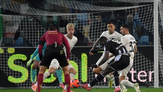 Lazio, Davis e il tocco di mano: ecco perché l’arbitro ha convalidato il gol