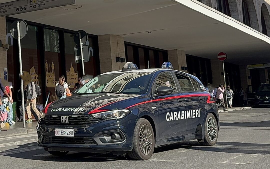 Controlli a Esquilino e Termini: furti, scippi e cibo scaduto, Carabinieri arrestano 5 persone