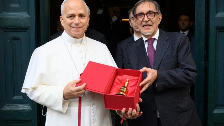 Il Papa alla Biblioteca del Senato visita la mostra sulla Bibbia di Borso d’Este