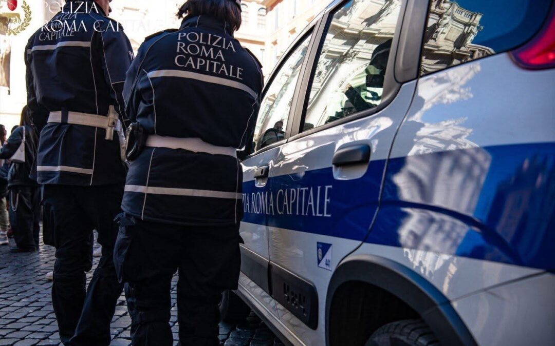 Il trucco del cofano aperto per per nascondere la targa ed eludere varco ZTL: denunciato
