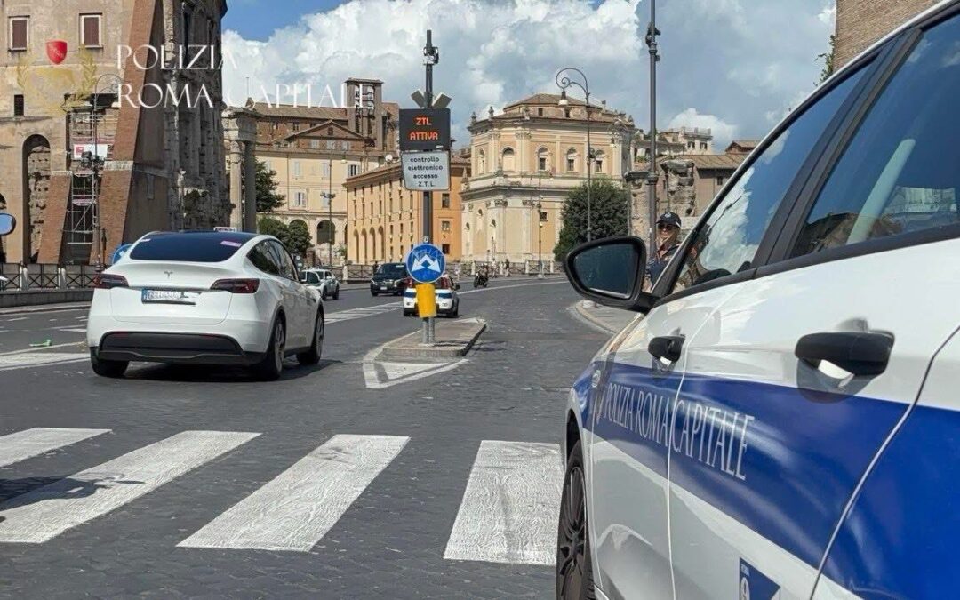 Targa clonata, telaio contraffatto e 130 violazioni ZTL: due persone denunciate e auto sequestrata