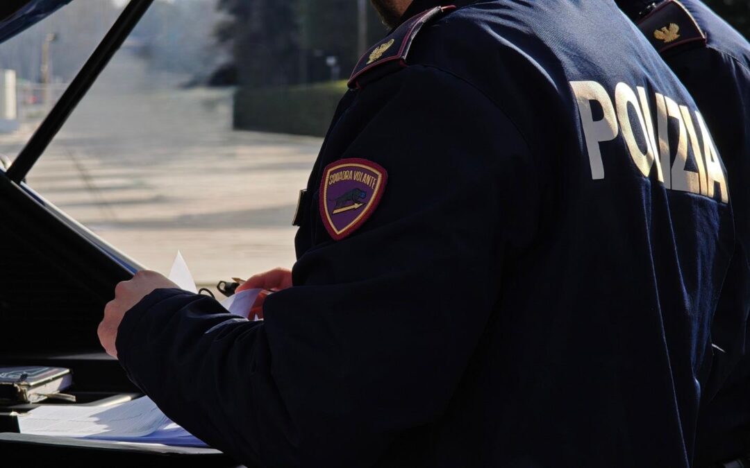 San Cesareo, blitz della Polizia in una villa, droga nascosta in cucina e sotterrata in giardino. Arrestato 47enne