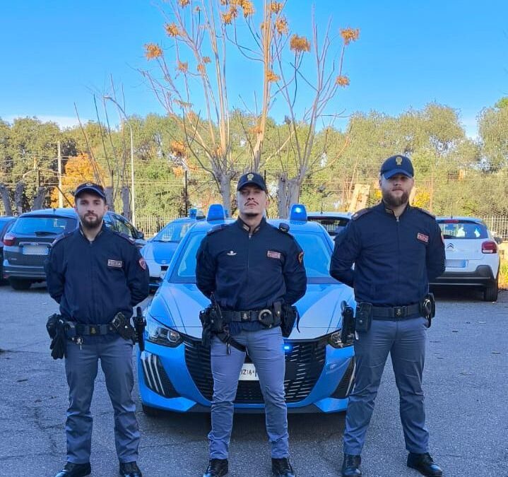 Torpignattara, agenti della Polizia salvano un uomo in difficoltà e un gatto rimasto tra le fiamme