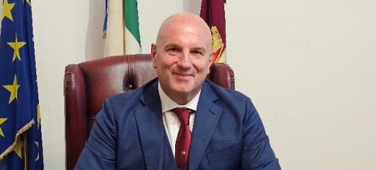 Il questore di Roma Roberto Massucci bloccato a Dubai. Contatto costante con Roma