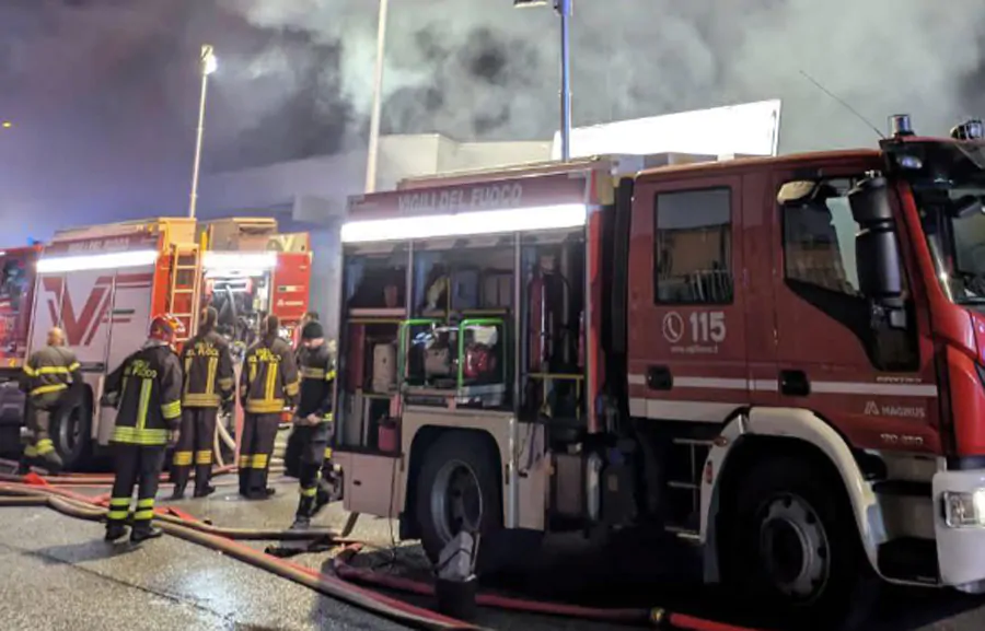 Tor Sapienza: rogo all’alba nel campo nomadi, due feriti, uno in gravissime condizioni