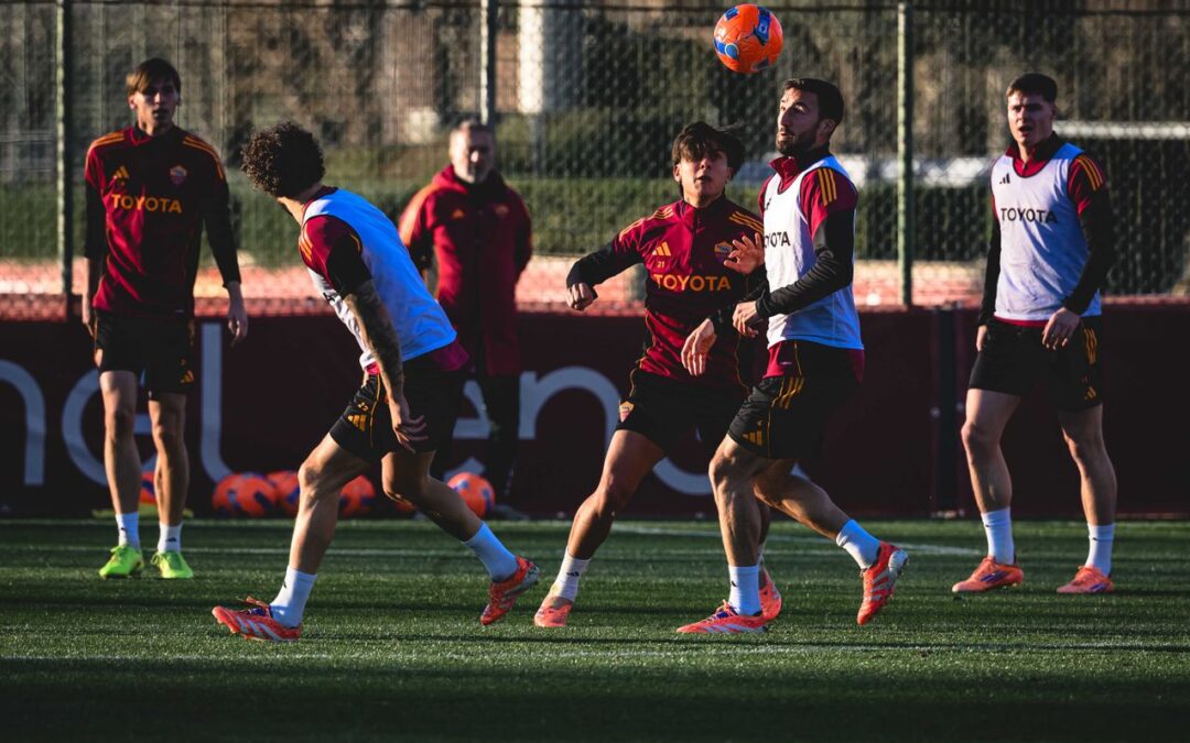 Roma, ultima rifinitura in vista della gara contro il Genoa: Bailey ancora in dubbio