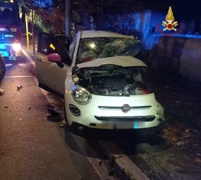 Acilia, incidente all’alba: bus Atac si scontra con un’auto, morta 27enne, grave l’amica