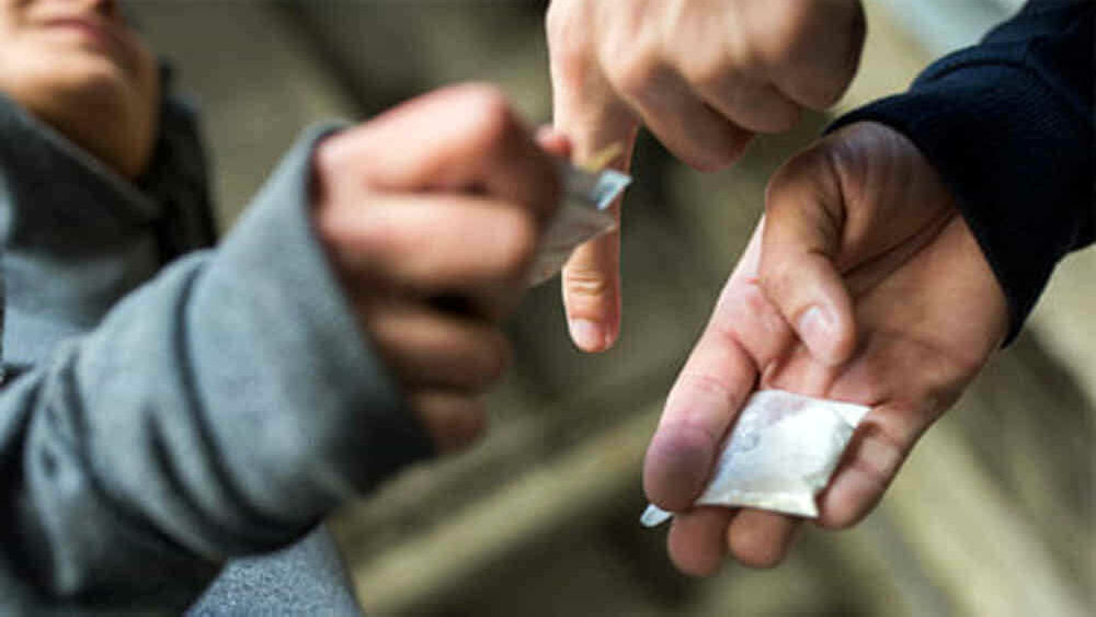 In manette i ‘gemelli’ della droga. La base di spaccio un elegante appartamento a San Giovanni