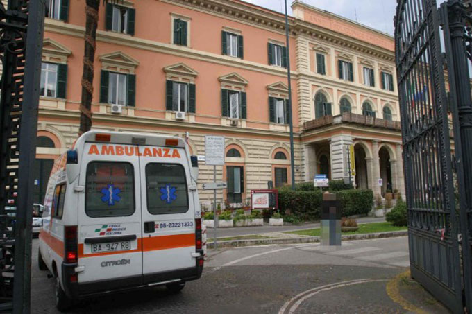 Trasfusione di sangue a Testimone di Geova ricoverata d’urgenza: chirurgo rischia la denuncia