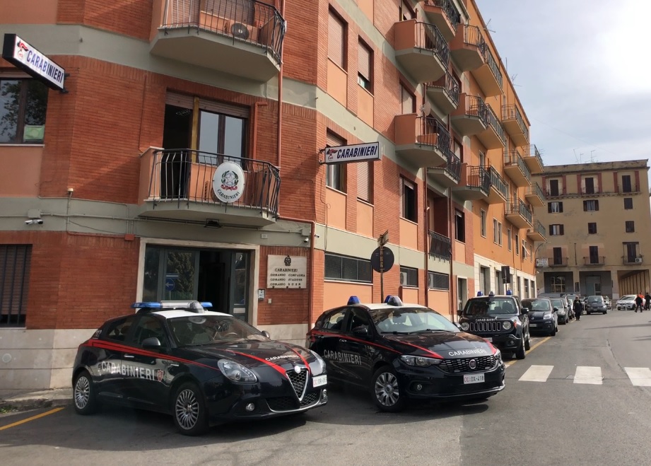 Aggressioni, minacce e violenza sessuale per avere i soldi della droga ceduta: 2 arresti