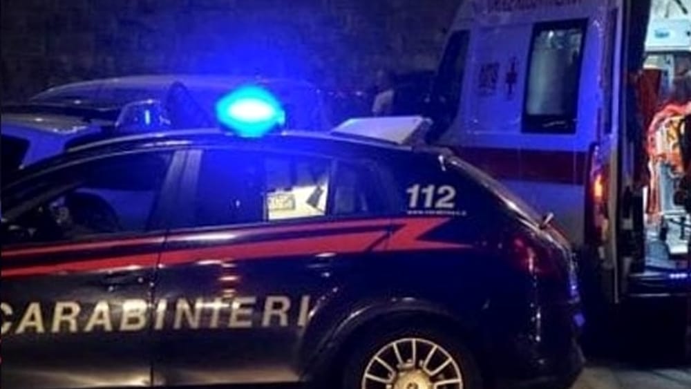 Fiamme in casa con tre bombole Gpl: donna salvata con una scala di fortuna