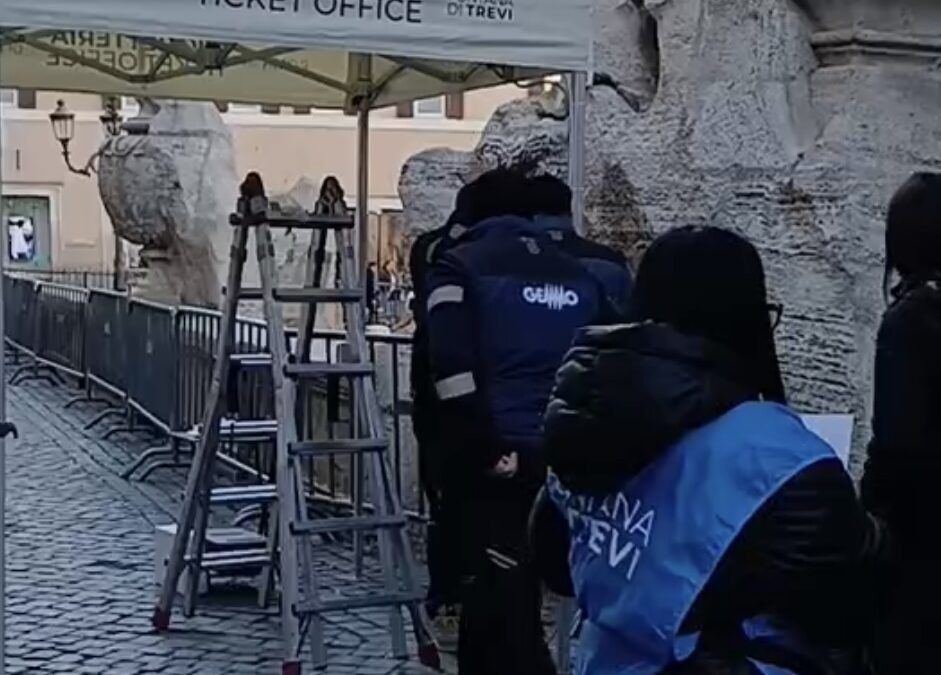 Fontana di Trevi: da oggi i scatta il biglietto a due euro per i turisti