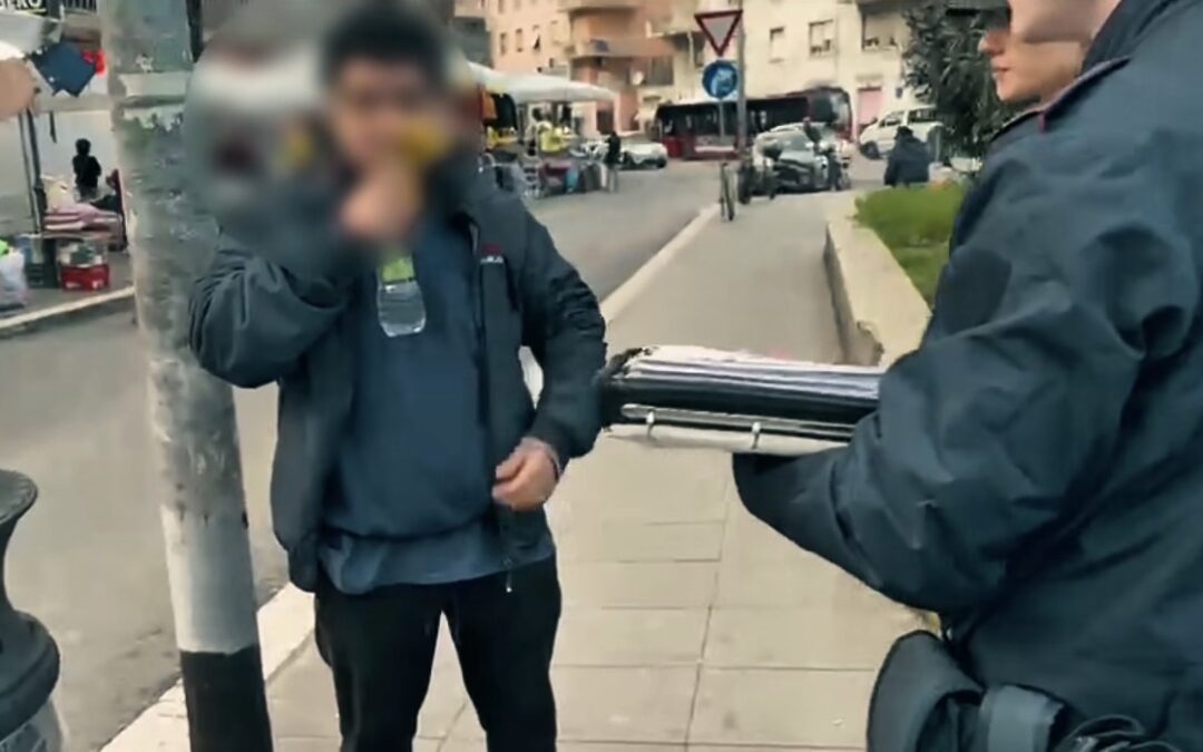 Quartiere Aurelio, irregolarità nei market: Polizia sequestra 48 kg di alimenti scaduti