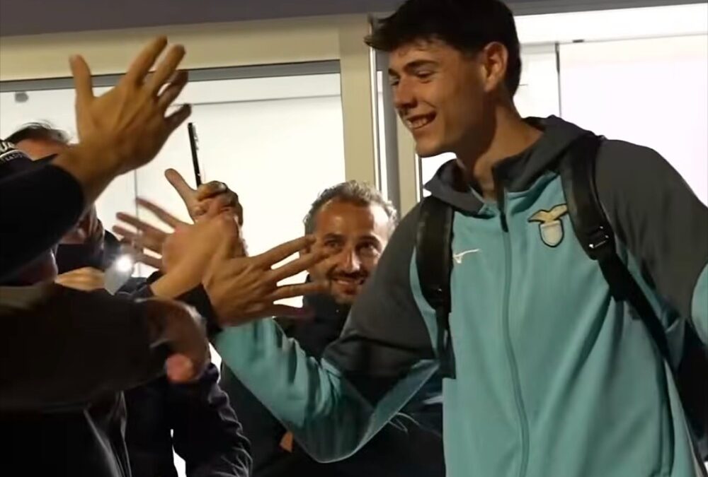 Lazio, dopo Tor di Quinto la festa dei tifosi a Fiumicino per accogliere la squadra