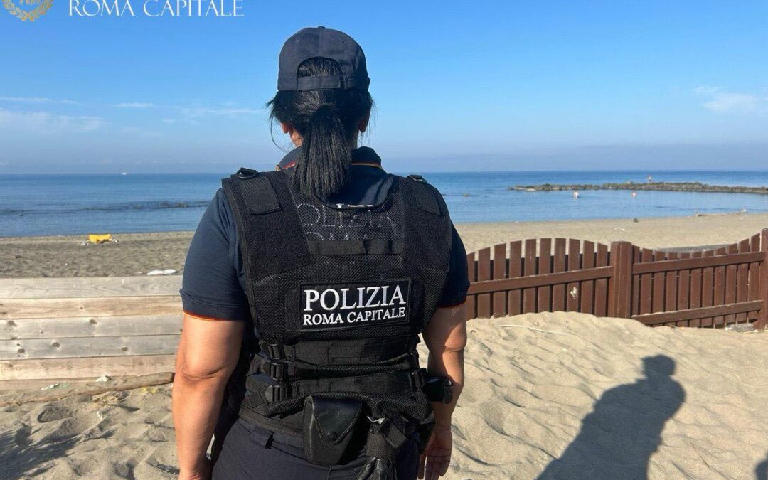 Ostia, operazione decoro sulla spiaggia del Lungomare Toscanelli
