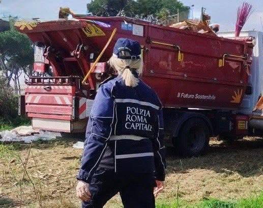 Villa Borghese, operazione decoro: liberato manufatto occupato abusivamente e rimossi oltre 20 quintali di rifiuti