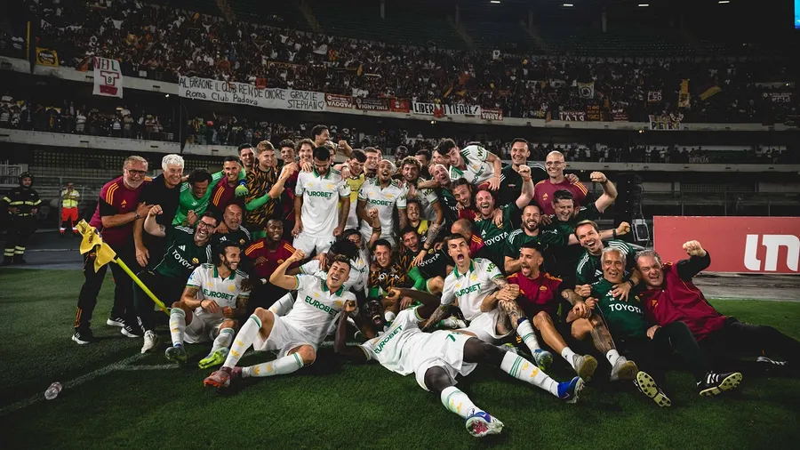 Roma, allo stadio Bentegodi la festa Champions in campo e negli spogliatoi