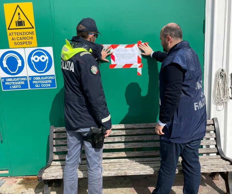 Area protetta trasformata in cantiere navale, scatta il sequestro per danni ambientali