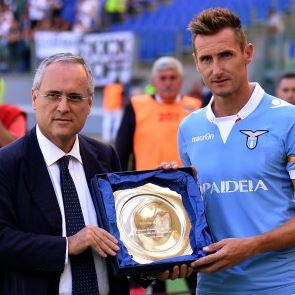 Lazio, per il dopo Sarri torna di moda il nome dell’ex attaccante Miroslav Klose