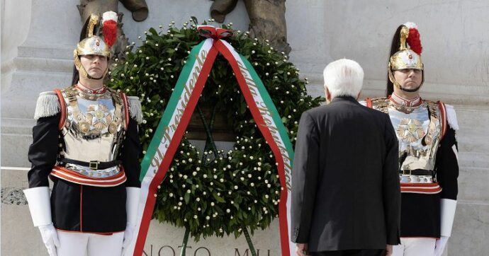 80 anni della Repubblica, deposta dal Presidente Mattarella la corona all’Altare della Patria