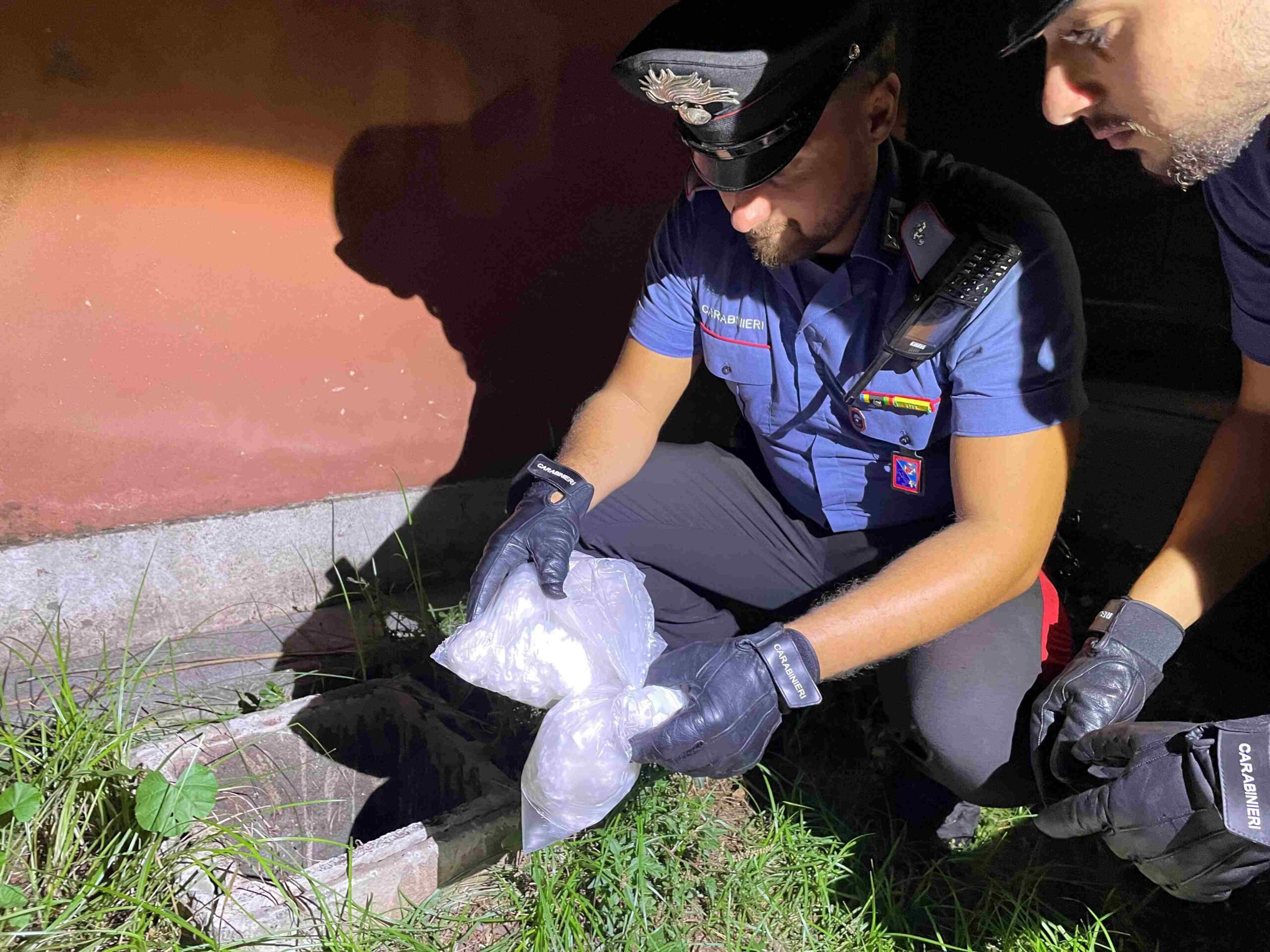 Controlli dei Carabinieri, sequestrati crack, cocaina e hashish. 8 arresti