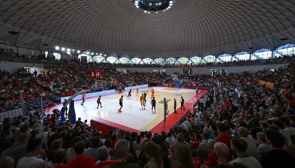 Basket, la Virtus torna a casa: oltre 2300 spettatori per l’esordio contro Loreto Pesaro.