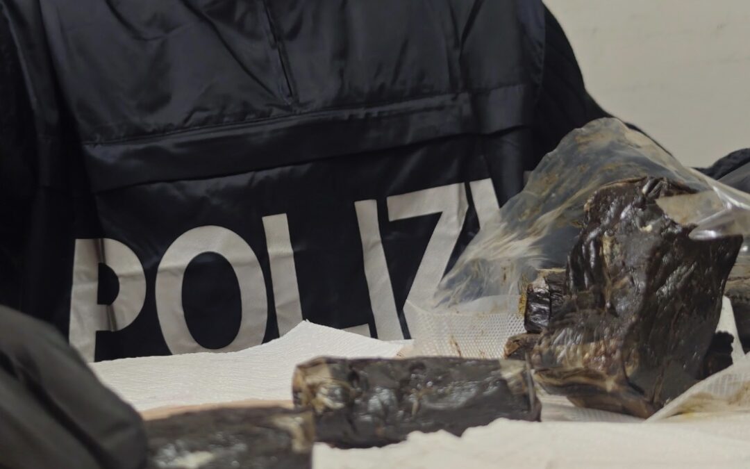 Spaccio in auto a noleggio e dosi nel frigorifero: sette arresti della Polizia di Stato