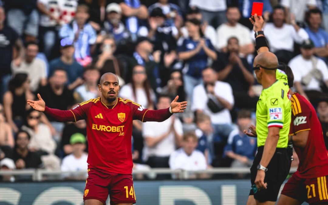 Roma, Malen: squalifica di una giornata dopo il rosso di Como: ci sarà nel big-match col Napoli