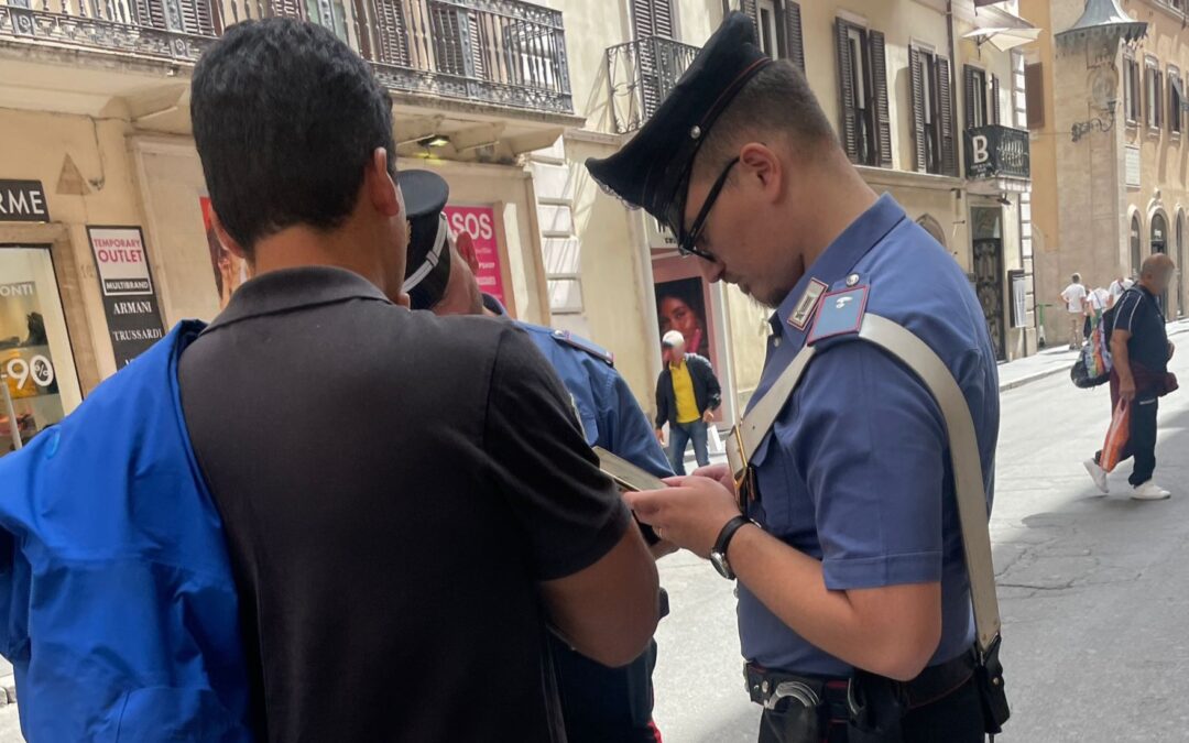 Borseggi e gioco delle tre campanelle. Carabinieri notificano 10 allontanamenti dal territorio nazionale