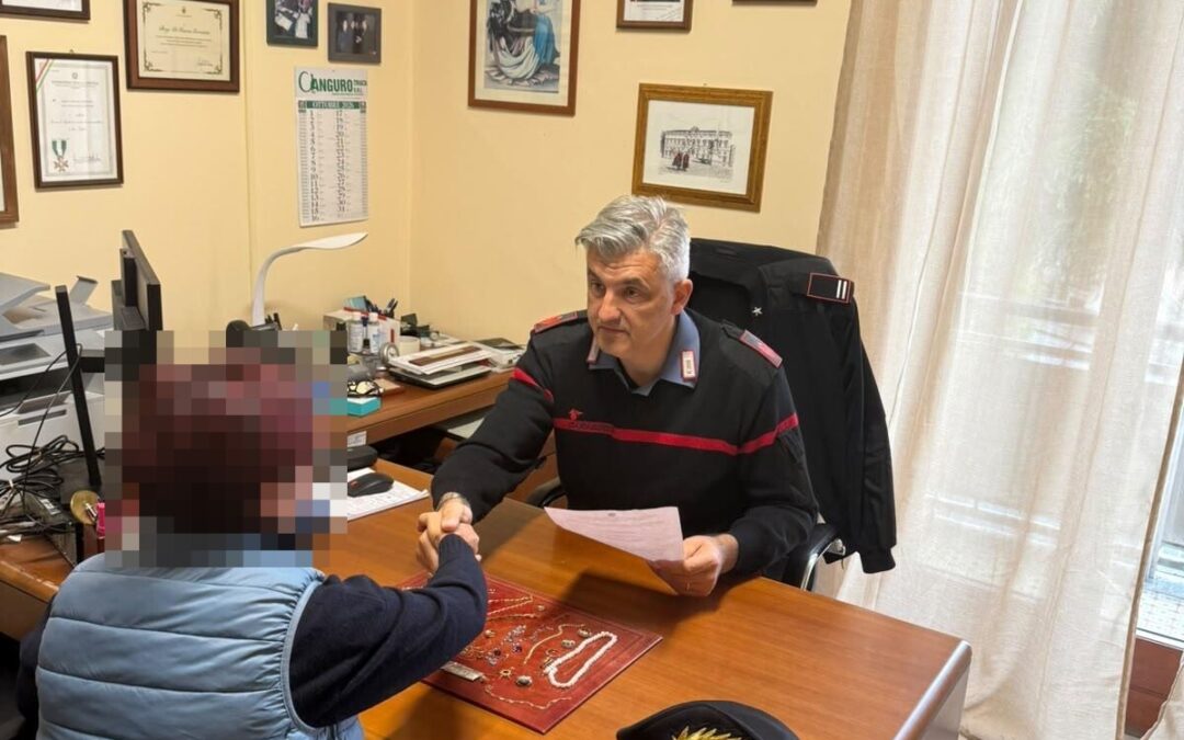 Segni, i Carabinieri restituiscono i risparmi e i gioielli a un’anziana truffata