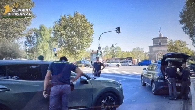 Alla guida senza patente: finanzieri denunciano georgiano e un connazionale irregolare