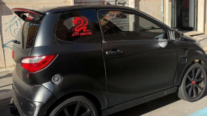 Aggressioni con la minicar nera, i due minorenni confessano: “Ci siamo divertiti”