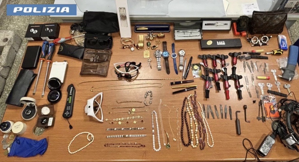 A1, banda del “falso click”: tre georgiani arrestati per furti nelle aree di servizio